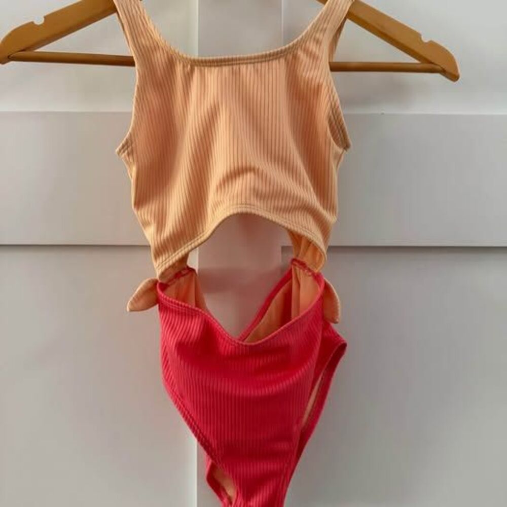 Target Art Class Girls Ombré Orange Pink One Piece Bow tie Swimsuit Size 6/7